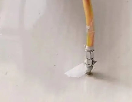 兰坪瓷砖空鼓维修公司专业解答在瓷砖铺贴过程中，如果使用的砂料过粗（如全部使用了粗砂），可能会导致以下问题